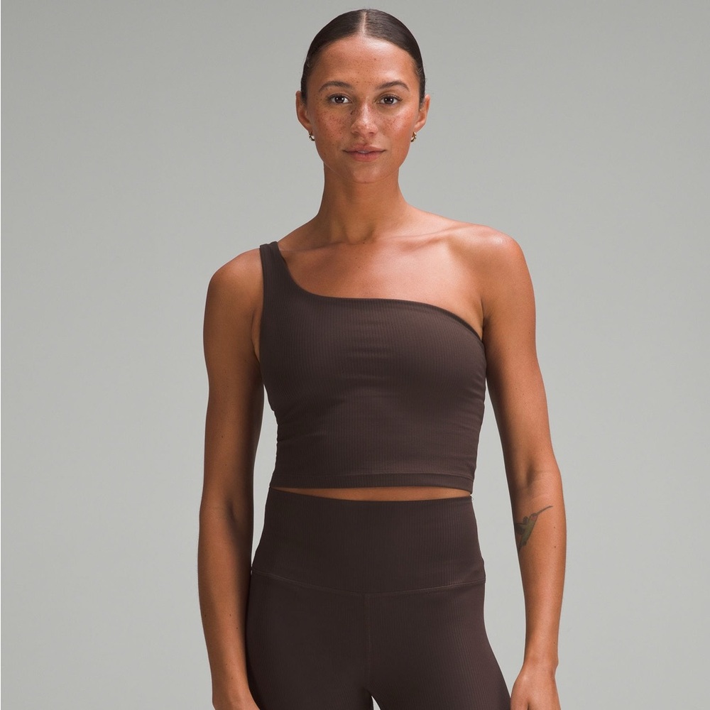 NWOT Lulu Ribbed Nulu Asymmetrical Yoga Tank Top
in Espresso (Size 6)